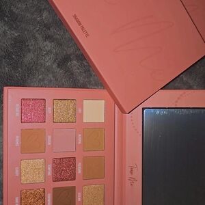 Beauty Creations Eyeshadow Palette - Peachy and Gold Tones